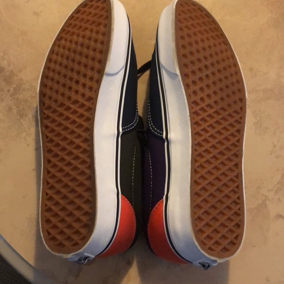 Vans - Picture 4 of 6